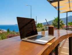 Kerja Produktif Sambil Liburan, Ini Destinasi Work From Anywhere Terbaik di Indonesia
