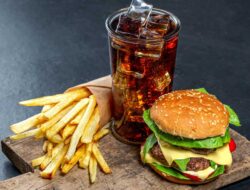 Fast Food Enak, Ini Bahaya yang Mengintai Kesehatan Jangka Panjangmu