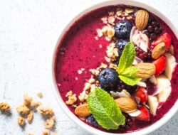 Resep Simple Smoothie Bowl: Sarapan Sehat yang Bikin Kenyang dan Happy!