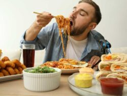 Mukbang: Sensasi Makan Jumbo, Hiburan atau Bahaya?