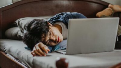 Tidur Kayak Iklan Buffering? Ini Rahasia Sleep Hygiene Biar Nyenyak Semalaman Penuh!