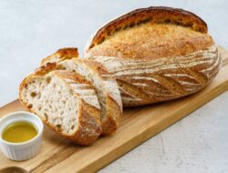 Apa Bedanya Roti Sourdough dan Roti Biasa? Nggak Cuma Rasanya