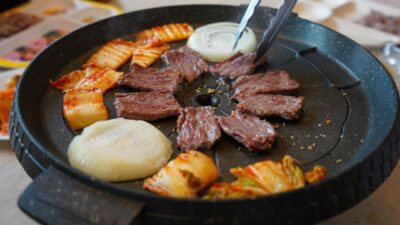 Uniknya Tradisi Kuliner Korea: Kenapa Makan Sendirian Dianggap Aneh?