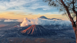 Gunung Bromo Ditutup sampai 12 April, Ini Alasannya